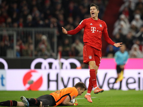 Bundesliga: Trận thua xui xẻo đẩy Bayern xa chức vô địch Mùa Thu ảnh 3