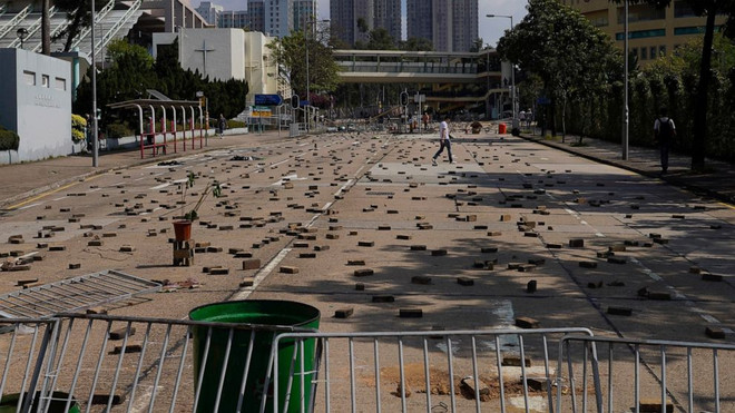 Vì lý do an toàn của sinh viên và thầy cô giáo, nhiều trường đại học ở Hong Kong (Trung Quốc) đã kết thúc học kỳ sớm. (Nguồn: ABC) Nhiều trường đại học ở Hong Kong tuyên bố kết thúc học kỳ sớm ảnh 1