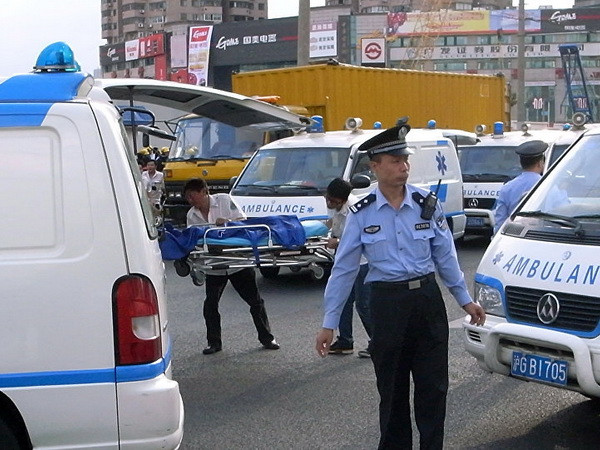 Trung Quốc: Gần 20 người thương vong trong vụ tấn công bằng dao ảnh 1