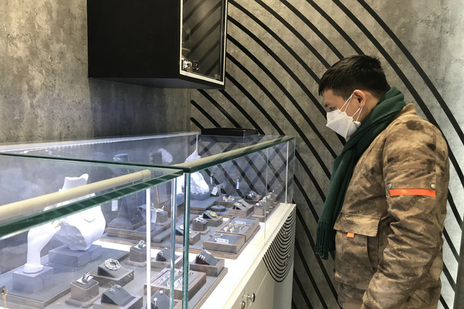 Các thương hiệu trang sức tặng 'ưu đãi mùa yêu thương' dịp 20/10 ảnh 1