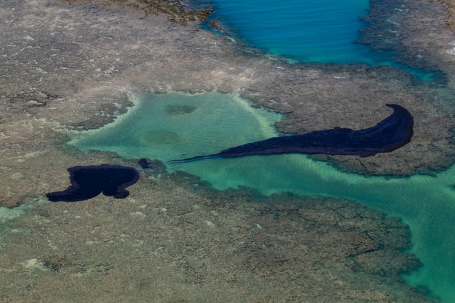 Tổng thống Brazil cảnh báo nguy cơ thêm nhiều vệt dầu loang nữa ảnh 1