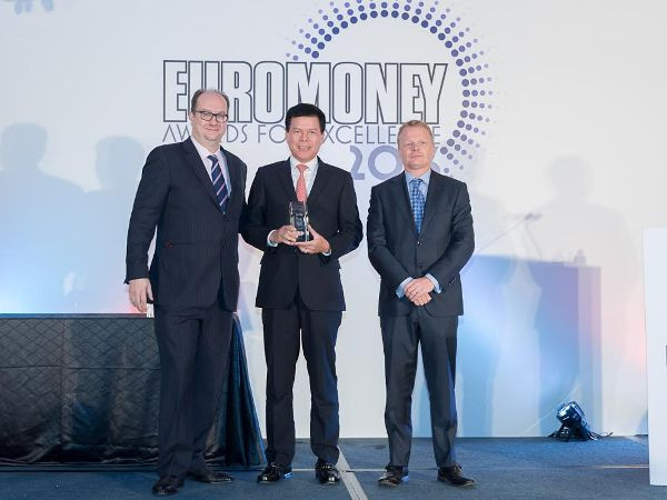 Năm thứ hai liên tiếp Vietcombank nhận giải thưởng ngân hàng tốt nhất ảnh 1
