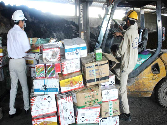 [Video] Tiêu hủy 5 tấn thuốc bảo vệ thực vật nhập lậu có độc lực mạnh ảnh 1