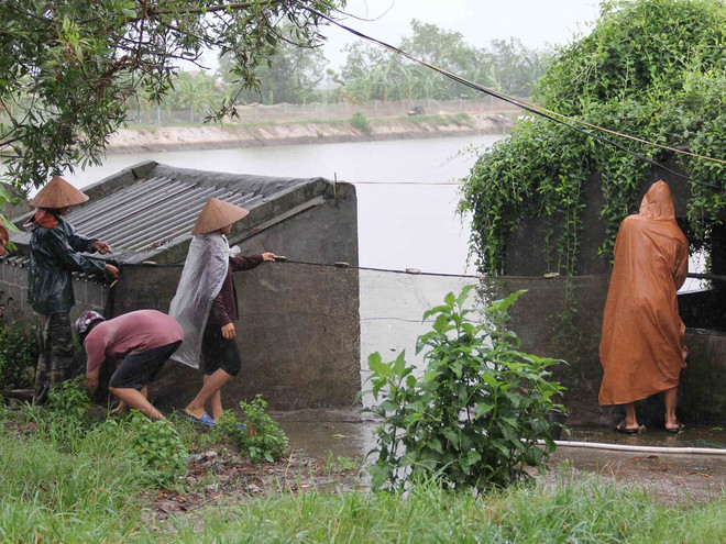 Khẩn trương sơ tán người dân ở những vùng nguy hiểm, thiếu an toàn ảnh 2