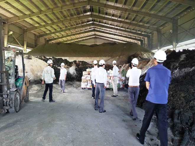 Cận cảnh tiêu hủy 5 tấn thuốc bảo vệ thực vật nhập lậu từ Trung Quốc ảnh 5