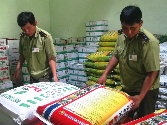 Cách chức Phó giám đốc Trung tâm khảo kiểm nghiệm phân bón Quốc gia ảnh 1