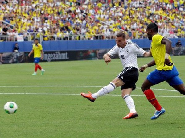 Joachim Löw: Podolski sẽ ở đội hình chính trận đấu với Gibraltar ảnh 2