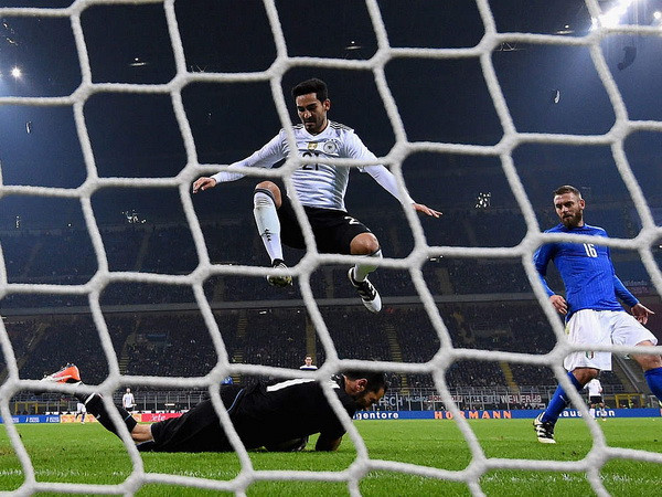 Joachim Löw đánh giá trận cầu với Italy là "Một trận chiến dữ dội" ảnh 2