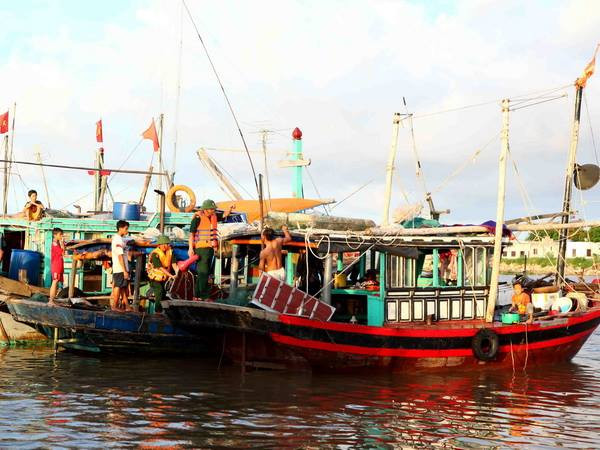 Đêm nay, tâm bão số 2 có thể đi vào Bắc Vịnh Bắc Bộ ảnh 1