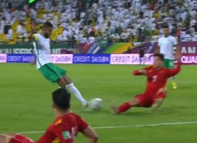 Tình huống thẻ đỏ cho tuyển Việt Nam chính xác hay không? ảnh 2