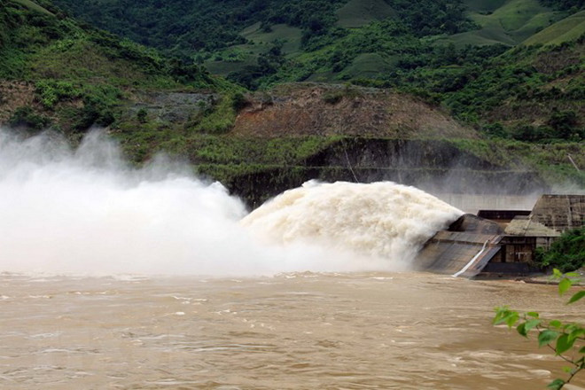 Đã đóng một cửa xả đáy hồ Thủy điện Sơn La trong chiều 16/8 ảnh 1