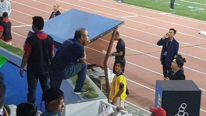 Huấn luyện viên Park Hang-seo nhận thẻ đỏ vì lỗi gì? ảnh 1