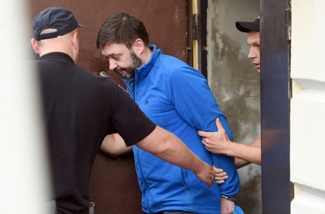 Ukraine thả nhà báo Nga và hoãn phiên tòa xét xử tội phản quốc ảnh 1