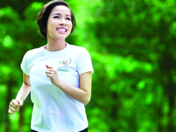 Diva Mỹ Linh chạy bộ vì trẻ em nghèo mắc bệnh tim bẩm sinh ảnh 1