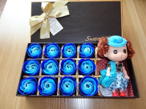 Món quà độc đáo “2 trong 1” thu hút người mua dịp Valentine ảnh 1