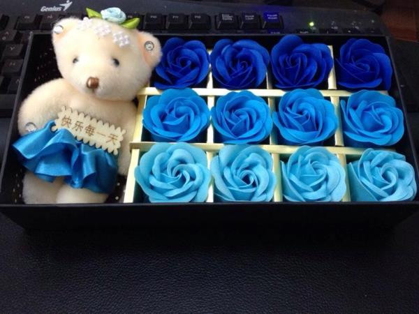 Món quà độc đáo “2 trong 1” thu hút người mua dịp Valentine ảnh 4