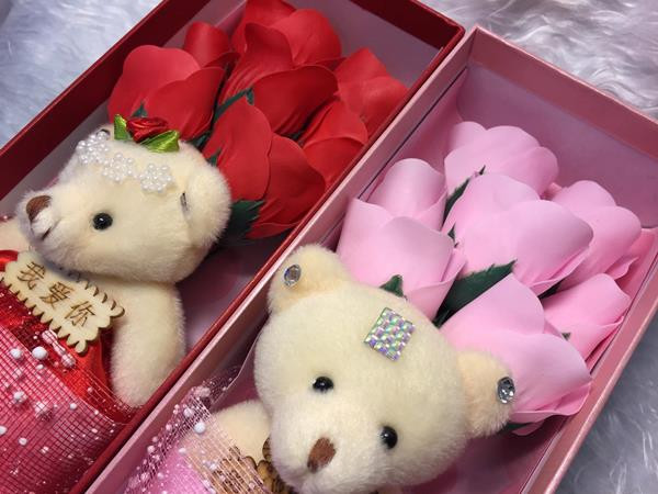 Món quà độc đáo “2 trong 1” thu hút người mua dịp Valentine ảnh 5