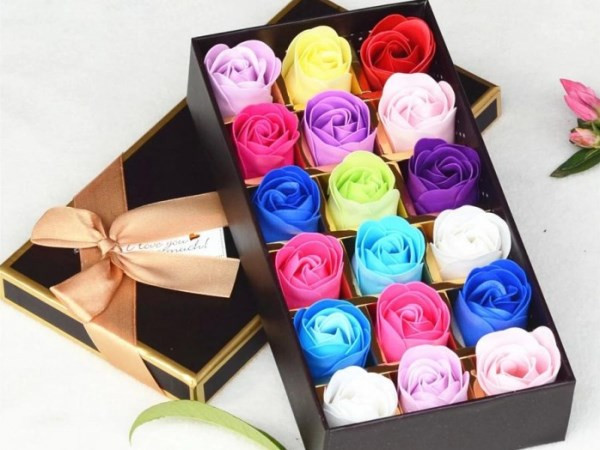 Món quà độc đáo “2 trong 1” thu hút người mua dịp Valentine ảnh 2