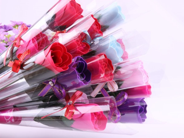 Món quà độc đáo “2 trong 1” thu hút người mua dịp Valentine ảnh 3