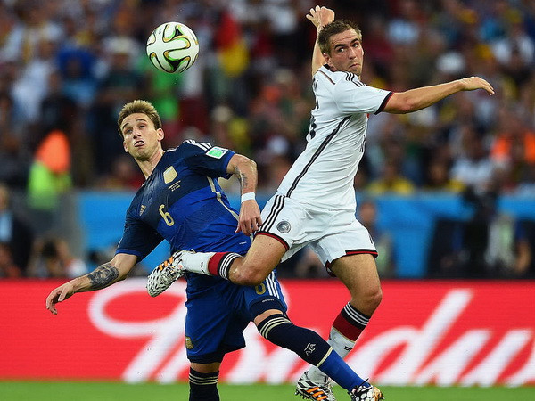 Philipp Lahm: Người thuyền trưởng "khổng lồ" của tuyển Đức ảnh 5