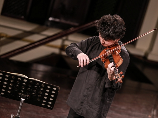 Cặp nghệ sỹ Fumiaki Miura và Akira Eguchi biểu diễn thăng hoa ở Hà Nội ảnh 2