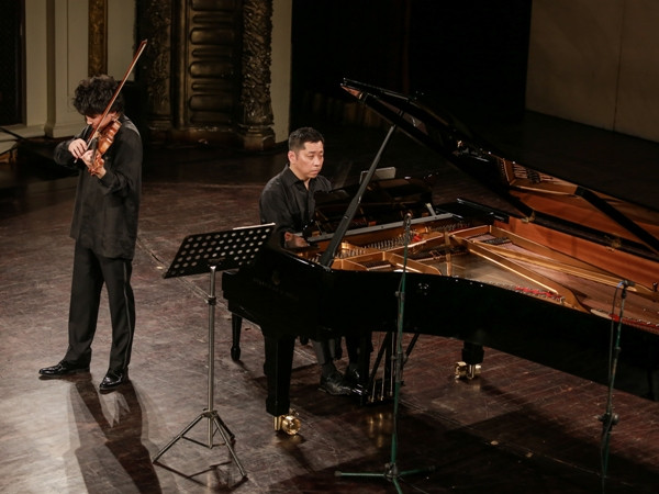 Cặp nghệ sỹ Fumiaki Miura và Akira Eguchi biểu diễn thăng hoa ở Hà Nội ảnh 6