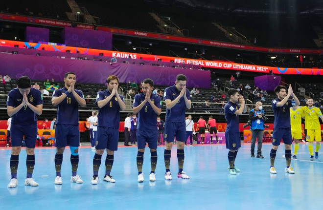 Tuyển futsal Thái Lan thua 0-7 Kazakhstan và dừng bước ở vòng 1/8 FIFA Futsal World Cup 2021. (Ảnh: Getty Images) Thêm hai đội bóng châu Á dừng bước ở vòng 1/8 Futsal World Cup 2021 ảnh 1
