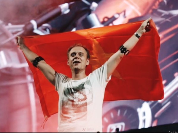 Giữ lời hứa, DJ nhạc Trance số 1 thế giới sẽ quay trở lại Việt Nam ảnh 1