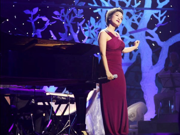 Đám cưới lộng lẫy của Mỹ Linh ở liveshow “Chuyện của mùa Đông" ảnh 1