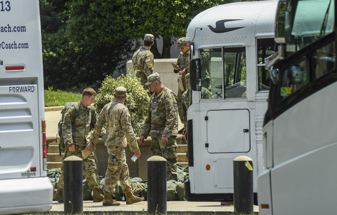 Tổng thống Mỹ ra lệnh rút lực lượng vệ binh quốc gia khỏi thủ đô ảnh 1