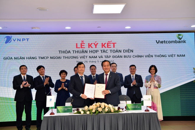 Vietcombank và VNPT ký kết thoản thuận hợp tác toàn diện ảnh 2