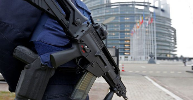 Pháp truy nã 3 quan chức Syria liên quan đến cái chết của 2 công dân ảnh 1