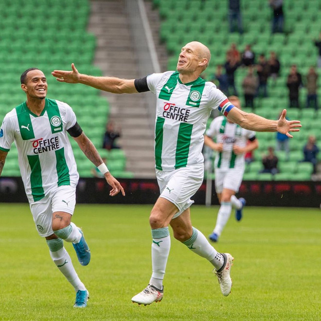 Arjen Robben trong màu áo áo CLB Groningen (Ảnh: Trang cá nhân của Robben) Arjen Robben - Siêu sao bóng đá Hà Lan và Bayern giải nghệ ở tuổi 37 ảnh 4