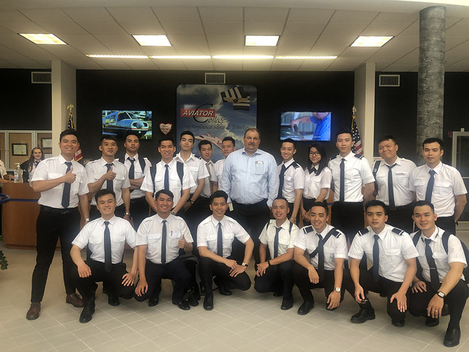 Các học viên của VinAviation School. Hành trình nửa vòng trái đất của các học viên VinAviation School ảnh 1