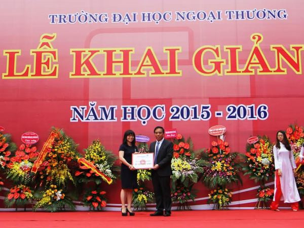 VietinBankSc trao học bổng cho sinh viên Đại học Ngoại thương ảnh 1