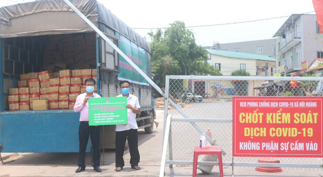 Ngân hàng chia sẻ khó khăn với người dân vùng dịch Bắc Giang ảnh 1