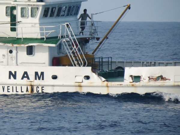 Tàu Trung Quốc manh động hơn, đâm ngang tàu Kiểm ngư Việt Nam ảnh 1