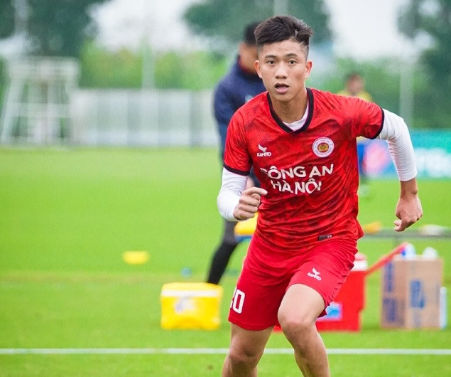 Tiền vệ Phan Văn Đức đứt dây chằng, nghỉ thi đấu hết năm 2023 ảnh 1