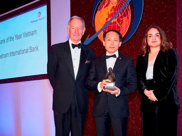 Ngân hàng Quốc tế đạt tăng trưởng tín dụng tới 25% năm 2015 ảnh 4