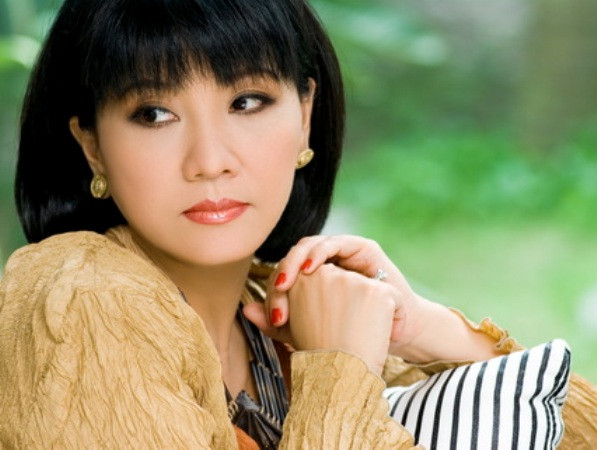 Cẩm Vân được vinh danh "Ca sỹ của tháng" Bài hát Yêu thích tháng ảnh 1