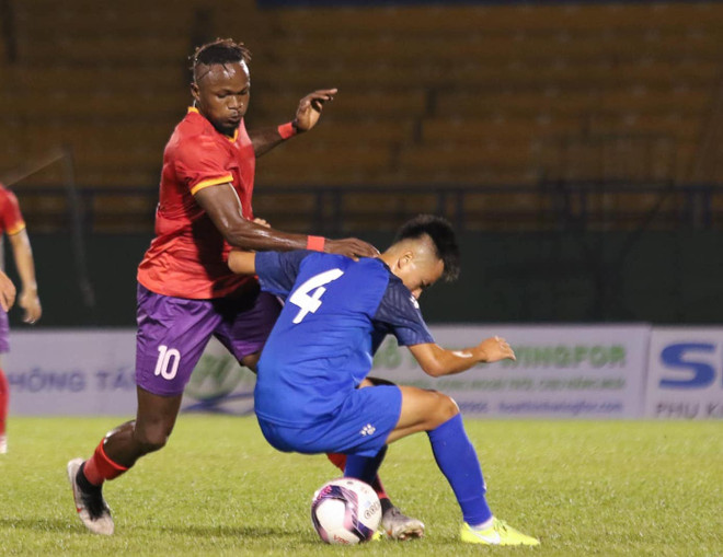 Vì sao vừa lập công lớn, 2 ngoại binh chất lượng vẫn bị thanh lý? ảnh 1