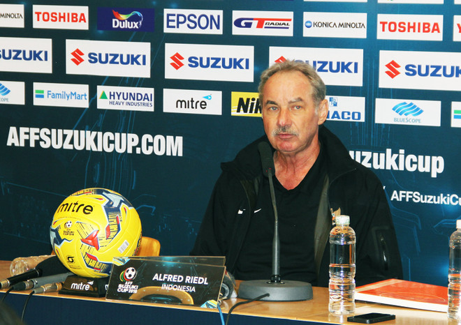 HLV Alfred Riedl và những lời tôn trọng từ đối thủ ở Đông Nam Á ảnh 1