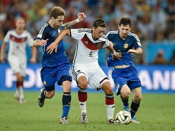 Mesut Ozil được trao giải thưởng Laureus dành cho từ thiện ảnh 3