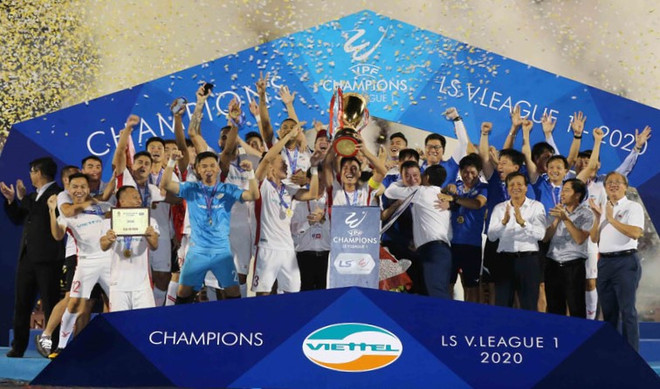 Trung vệ Bùi Tiến Dũng khẳng định tham vọng vô địch V-League 2021 dù đang khởi đầu mùa giải mới chưa thuận lợi. (Ảnh: Hiển Nguyễn/Vietnam+) Bùi Tiến Dũng muốn cùng Viettel giành cú đúp vô địch trong năm mới ảnh 1