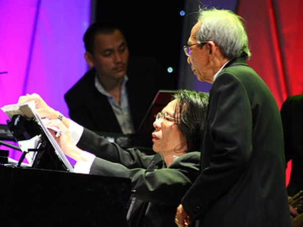 Nhạc sỹ Nguyễn Ánh 9 "nói hết gan ruột mình" trong liveshow tại Hà Nội ảnh 2