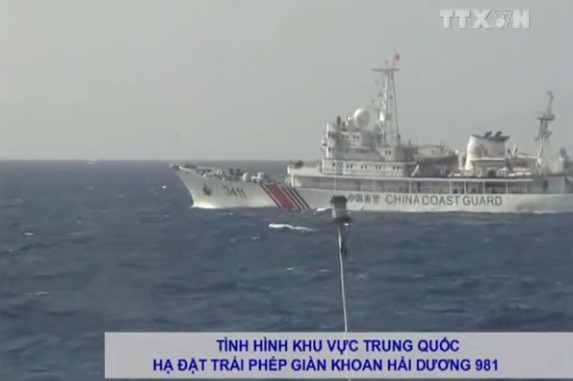 [Video] Cận cảnh tàu Hải cảnh Trung Quốc chặn tàu Việt Nam ảnh 1