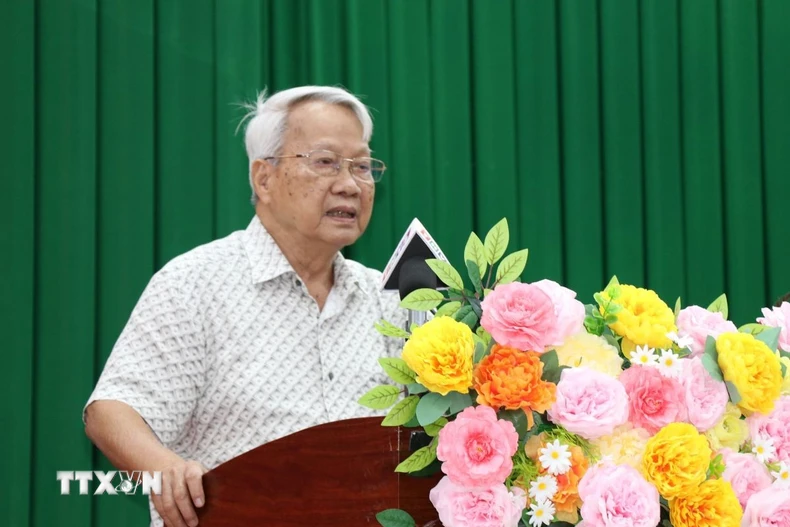 Ông Bùi Quang Huy, nguyên Ủy viên Trung ương Đảng, nguyên Bí thư Tỉnh ủy Trà Vinh đóng góp ý kiến đối với dự thảo văn kiện. (Ảnh: Thanh Hòa/TTXVN)