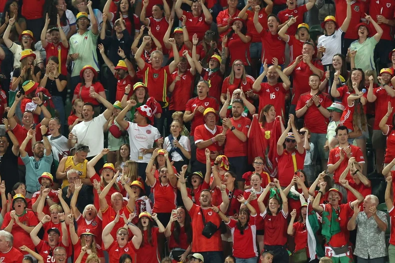 Cổ động viên đến sân cổ vũ các đội bóng đá nữ. (Nguồn: Getty Images)