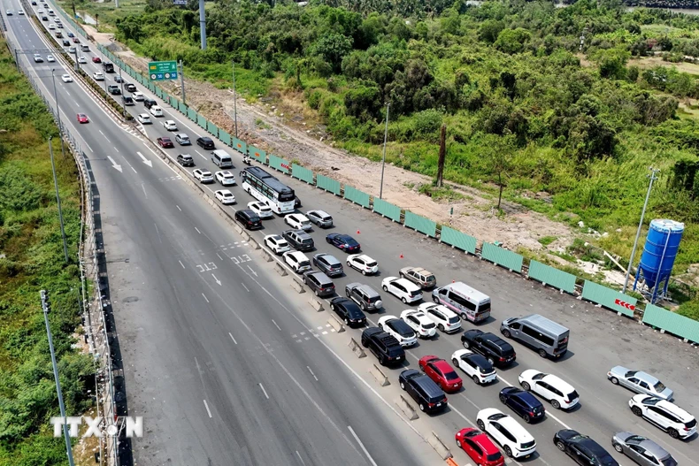 Ùn ứ giao thông trên cao tốc Thành phố Hồ Chí Minh-Long Thành. (Ảnh: Hồng Đạt/TTXVN)