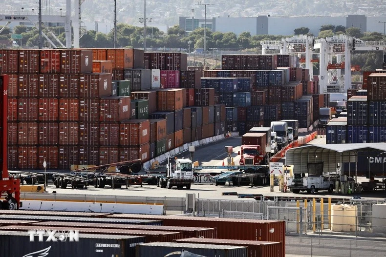 Quang cảnh cảng hàng hóa Los Angeles, California, Mỹ. (Ảnh: THX/TTXVN)
